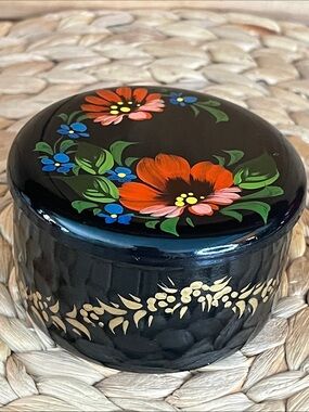 Vintage Russian HandPainted Enamel/Lacquer Metal Trinket Dish W/Lid